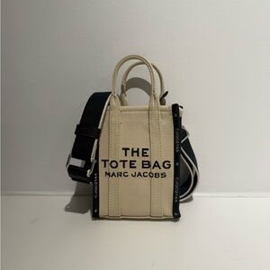 NWT Marc Jacobs The Tote Bag phone size